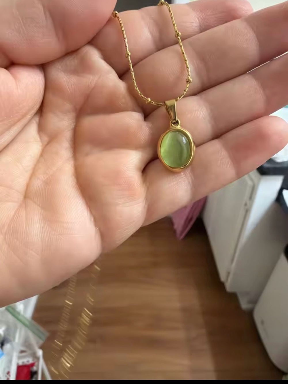Gold Oval Pendant Necklace with Green Stone - Picture 5 of 9